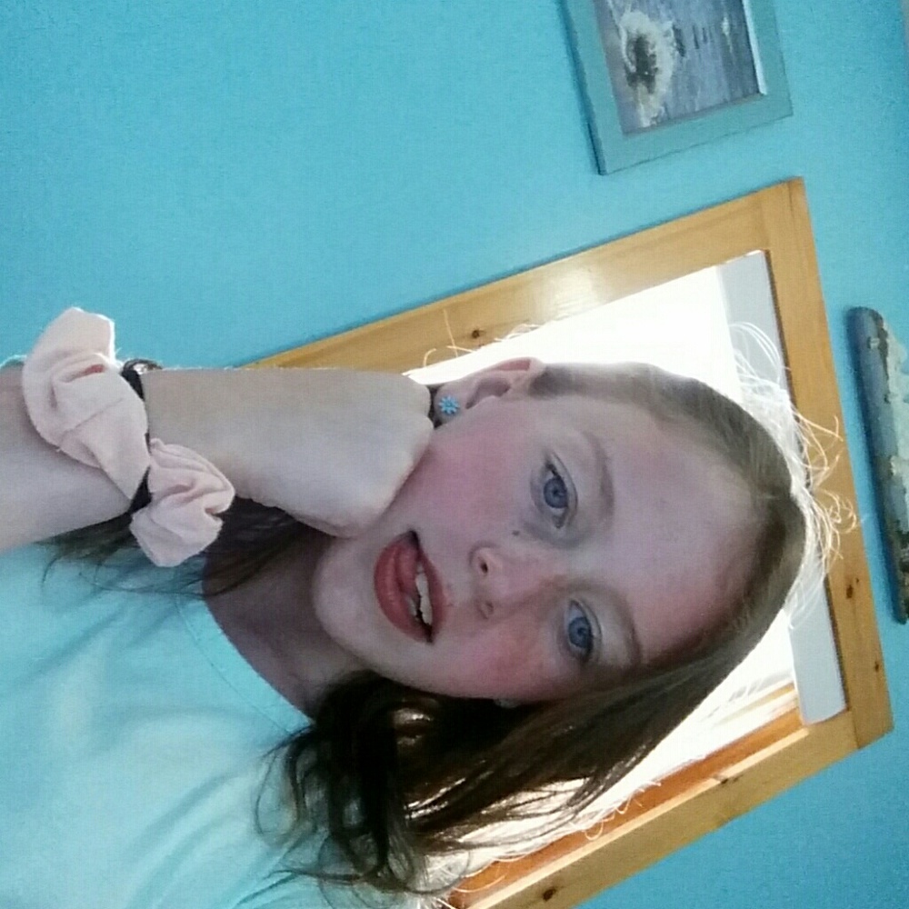 Meet your Posher, Chloe